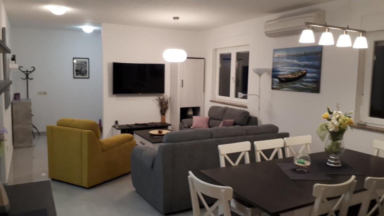 Vila Veronika 2 Pula Ngoại thất bức ảnh